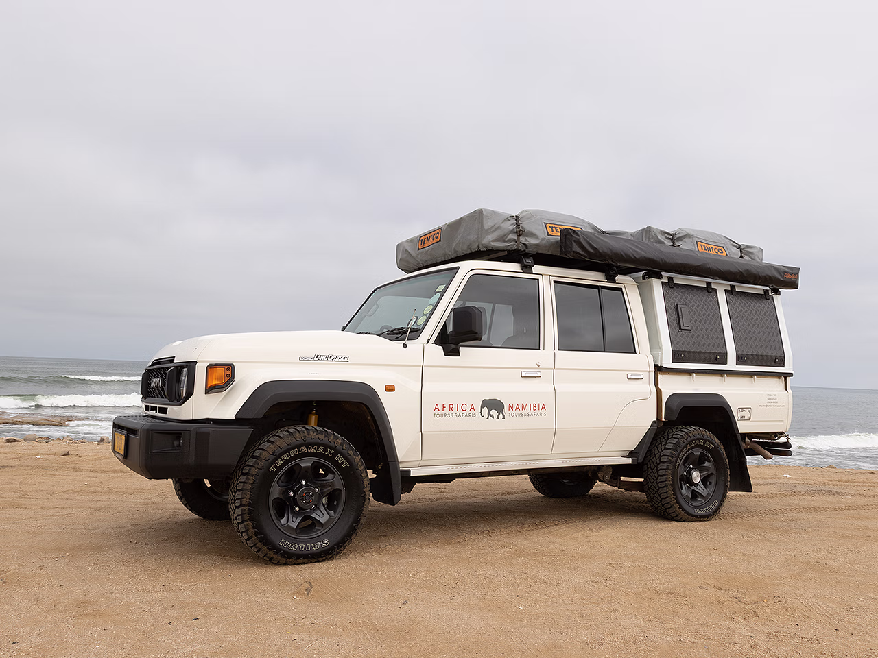 Land Cruiser Double Cab Camping - 4 Pax
