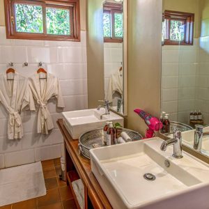 Acacia Farm Lodge, Badezimmer