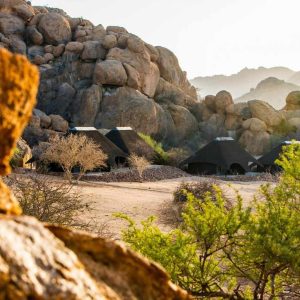 Ai Aiba Rockpainting Lodge