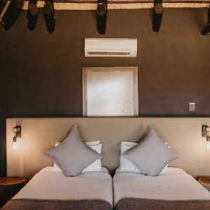 Ai Aiba Rockpainting Lodge