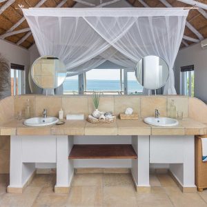 Azura Marlin Beach: Gästebad