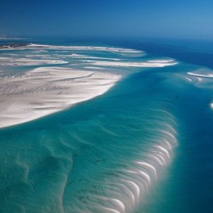 Azura Marlin Beach: Sandbänke bei Ebbe