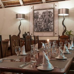 Bayete Guest Lodge, Dinnertafel