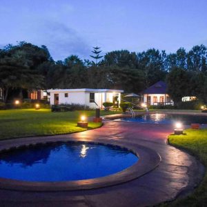 Bougainvilla Safari Lodge Garten mit Pool