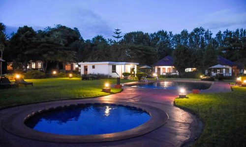 Bougainvilla Safari Lodge Garten mit Pool