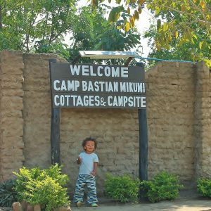 Camp Bastian, Einfahrt