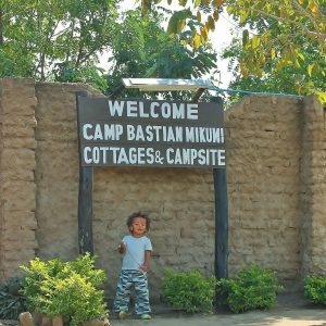 Camp Bastian, Einfahrt