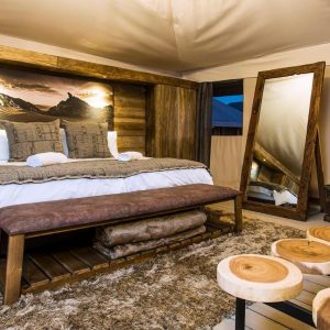 Dead Valley Lodge, Zimmer