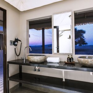 Dead Valley Lodge, Badezimmer