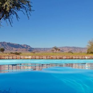 Desert Camp, kristallklarer Pool