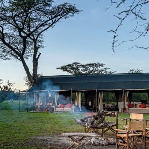 Elewana Ewanjan, Außenansicht