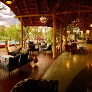 Etosha Oberland Lodge am Abend