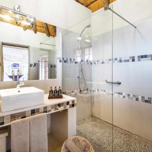 Frans Indongo Lodge Bad