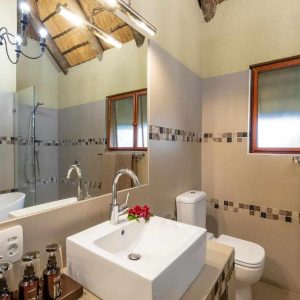 Frans Indongo Lodge Bad2