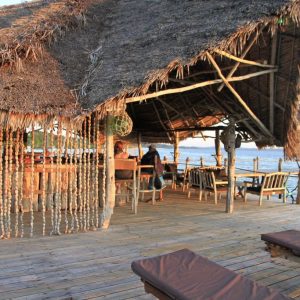 Fundu Lagoon, Bar an der Jetty