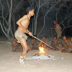 Ghanzi Trail Blazers, Tanz ums Freuer