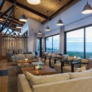 Moderne Lounge in der Forest Lodge