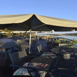 Hakusembe River Lodge schönes Deck