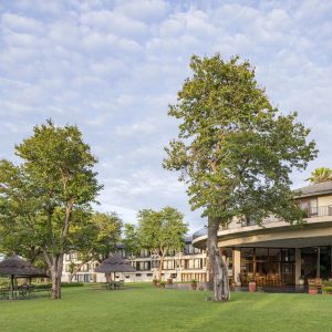 Hwange Safari Lodge, Gelände