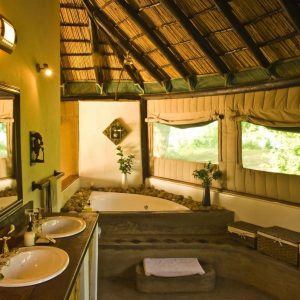 Kasaka River Lodge, Badezimmer