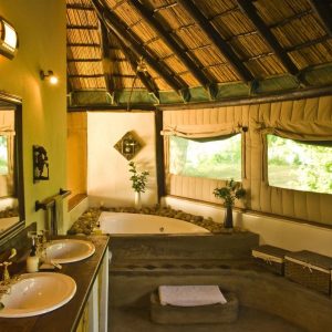 Kasaka River Lodge, Badezimmer