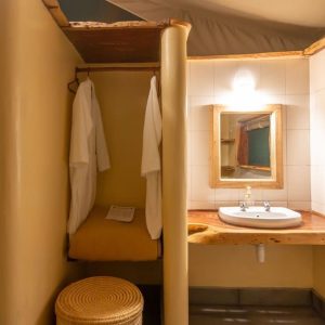 Kibo Safari Camp, Bad