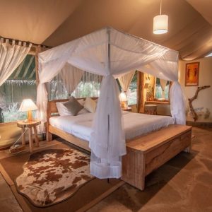Kibo Safari Camp, Zimmer mit Himmelbett