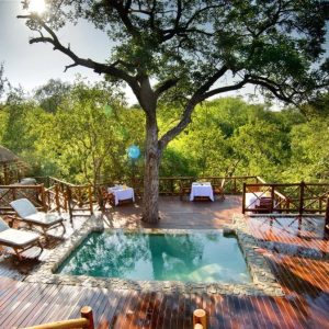 La Kruger Lifertyle Lodge, Deck mit Pool