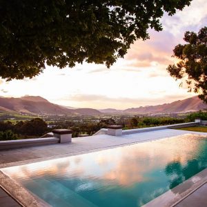 La Petite Ferme, Pool mit toller Landschaft