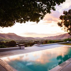 La Petite Ferme, Pool mit toller Landschaft