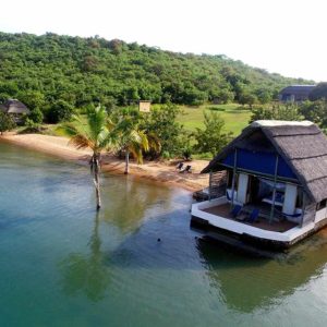 Lake Shore Lodge
