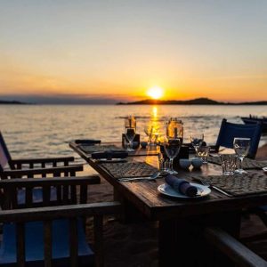 Lake Shore Lodge