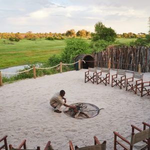 Leroo La Taul tägliches Ritual - ein Campfire