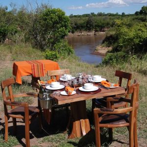 Mara Ngenche Camp, Lunch am Fluss