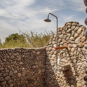 Marafiki Safari Lodge, open Air Dusche