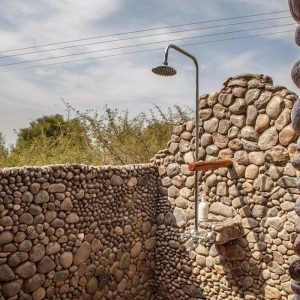 Marafiki Safari Lodge, open Air Dusche