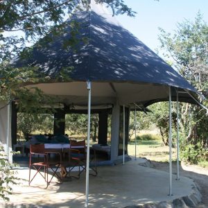 Mawimbi Bushcamp, Außenansicht Unterkunft