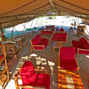 Mdonya Old River, Lounge