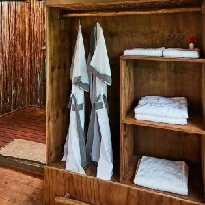 Mogogelo Camp, einfache Garderobe