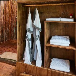 Mogogelo Camp, einfache Garderobe