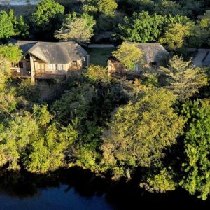 Namushasha River Lodge, Ansicht vom Wasser aus