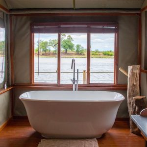 Ndhovu Safari Lodge Bad mit Aussicht