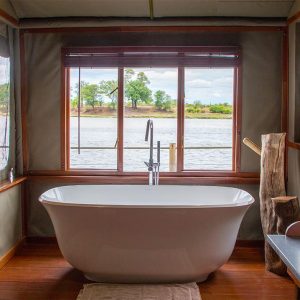 Ndhovu Safari Lodge Bad mit Aussicht