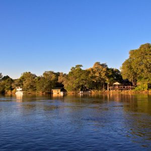 Ndhovu Safari Lodge Perspektive aus dem Wasser