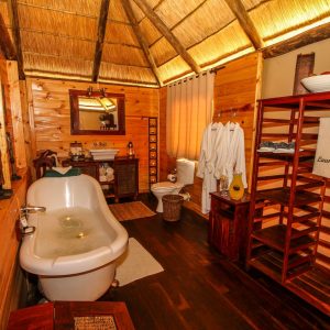 Nehimba Safari Lodge Badezimmer