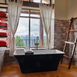 Nkuringo Bwindi Lodge, Beispielbad