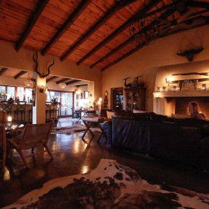 Nottens Bush Camp, nostalgische Lounge