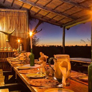 Oddballs Camp, Dinner bei Kerzenschein