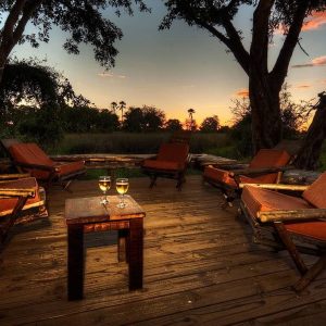 Oddballs Camp, den Tag mit einem Drink beenden