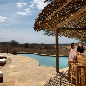 Oliver's Camp, Pool mit Bar